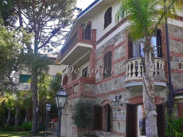 casa indipendente in vendita a Sanremo