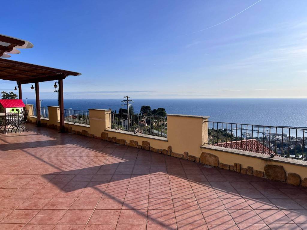 casa indipendente in vendita a Sanremo