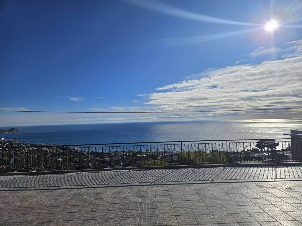 casa indipendente in vendita a Sanremo in zona Coldirodi