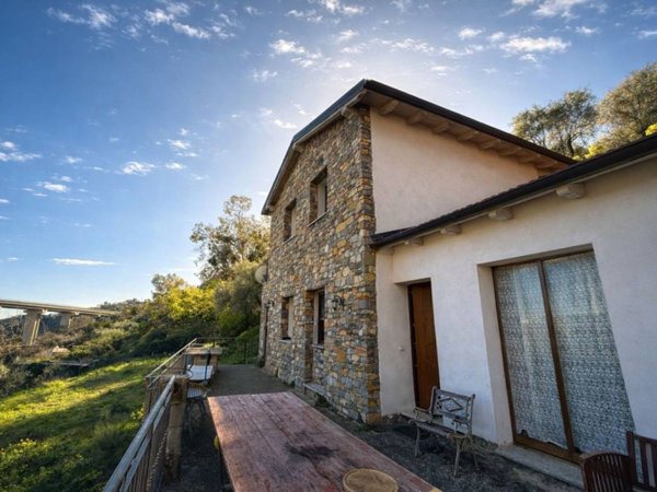 casa indipendente in vendita a Sanremo in zona Coldirodi
