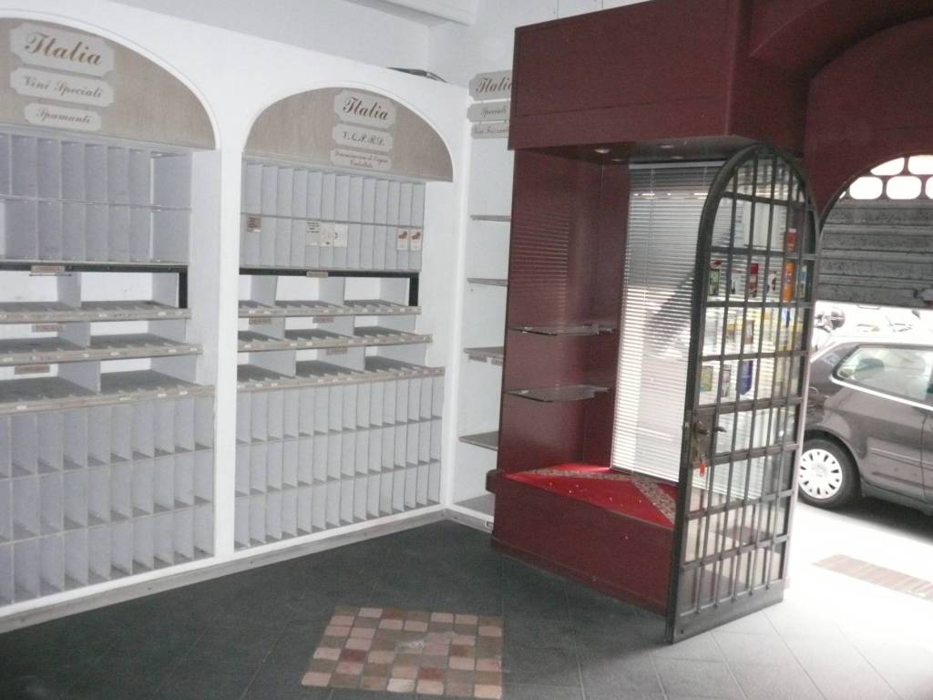 locale commerciale in vendita a Sanremo