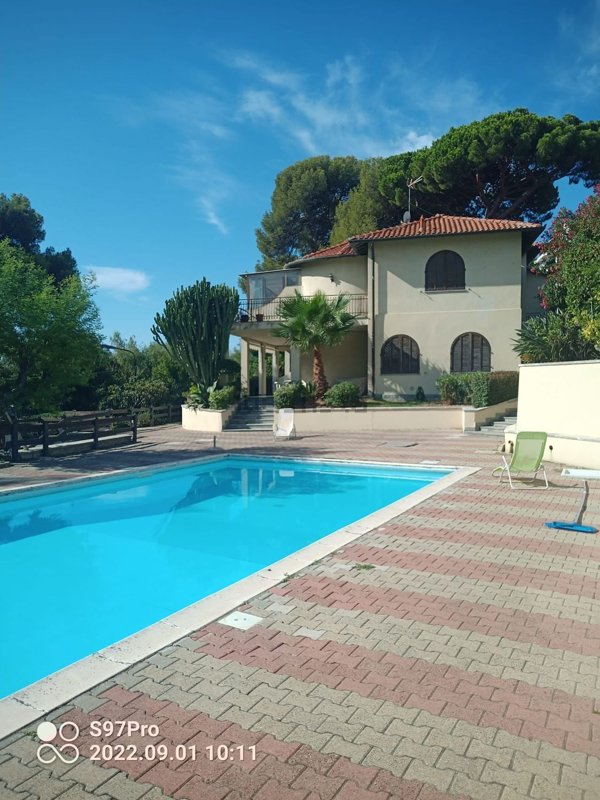 appartamento in vendita a Sanremo in zona Bussana