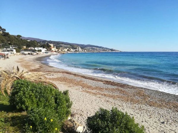 appartamento in vendita a Sanremo in zona Bussana