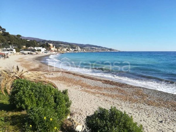 appartamento in vendita a Sanremo in zona Bussana