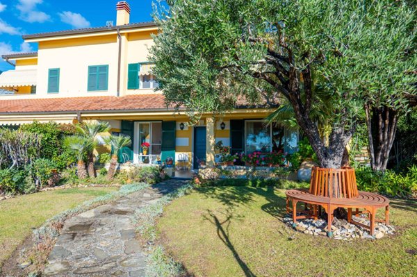 casa indipendente in vendita a Sanremo