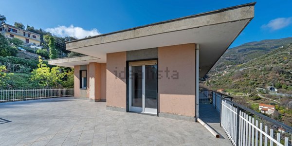 appartamento in vendita a Sanremo in zona Coldirodi