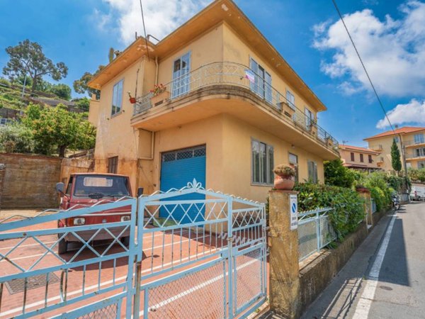 casa indipendente in vendita a Sanremo in zona Poggio