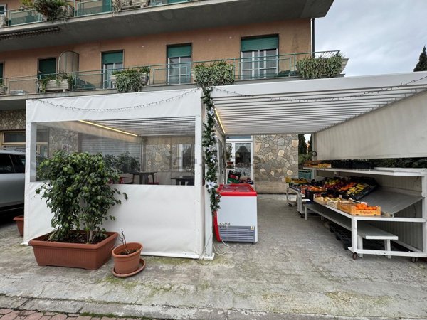 negozio in vendita a Sanremo in zona Poggio