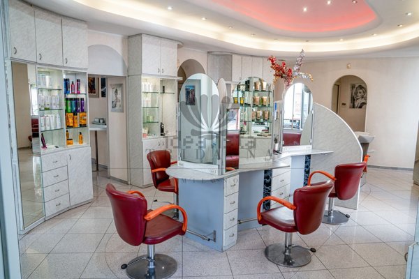 locale commerciale in vendita a Sanremo