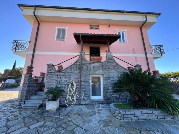 appartamento in vendita a Sanremo in zona Bussana