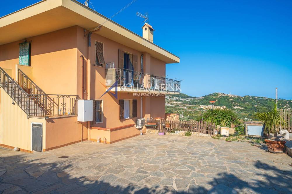 casa indipendente in vendita a Sanremo in zona Poggio