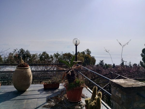 casa indipendente in vendita a Sanremo in zona Coldirodi