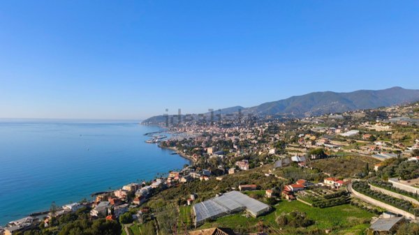 casa indipendente in vendita a Sanremo in zona Poggio