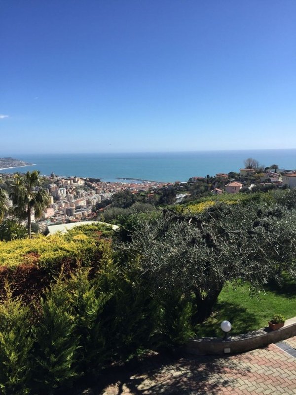 casa indipendente in vendita a Sanremo