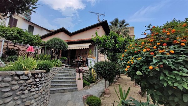 casa indipendente in vendita a Sanremo