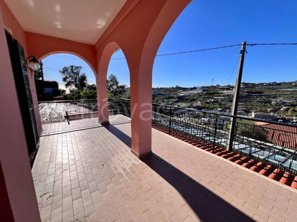 appartamento in vendita a Sanremo in zona Bussana