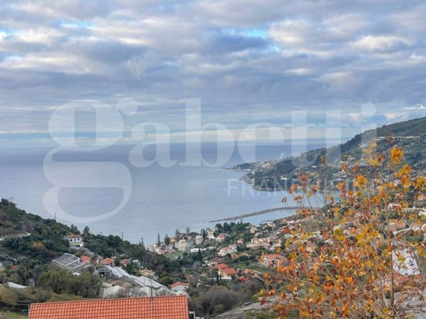 casa indipendente in vendita a Sanremo in zona Coldirodi
