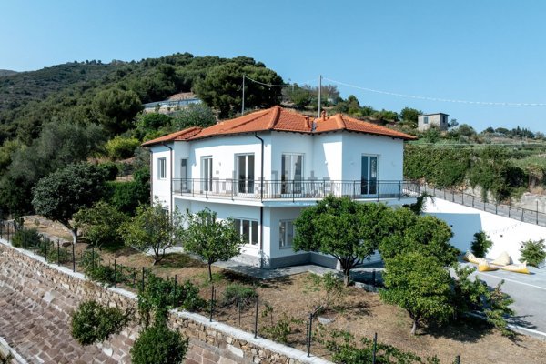 casa indipendente in vendita a Sanremo in zona Poggio