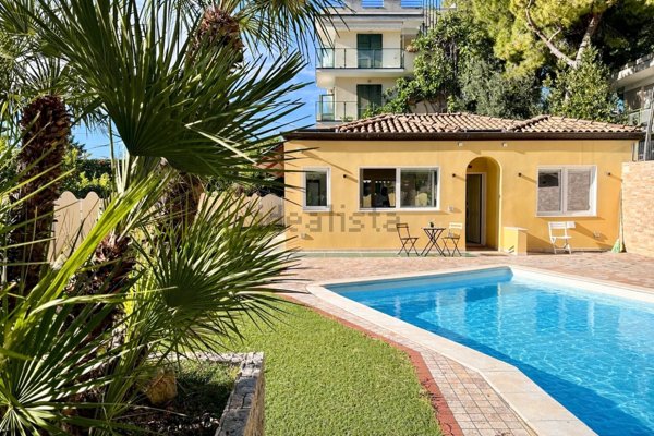 casa indipendente in vendita a Sanremo