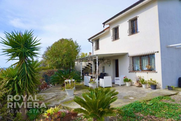 casa indipendente in vendita a Sanremo in zona Coldirodi