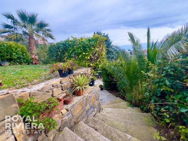 casa indipendente in vendita a Sanremo in zona Coldirodi