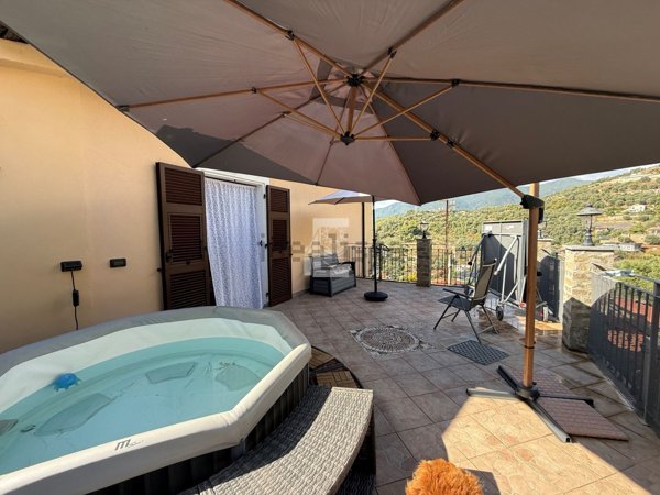 casa indipendente in vendita a Sanremo