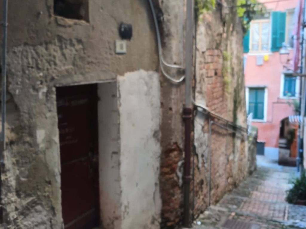 locale commerciale in vendita a Sanremo