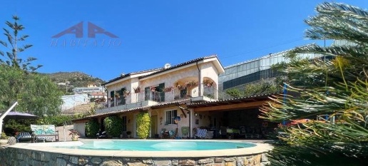 casa indipendente in vendita a Sanremo