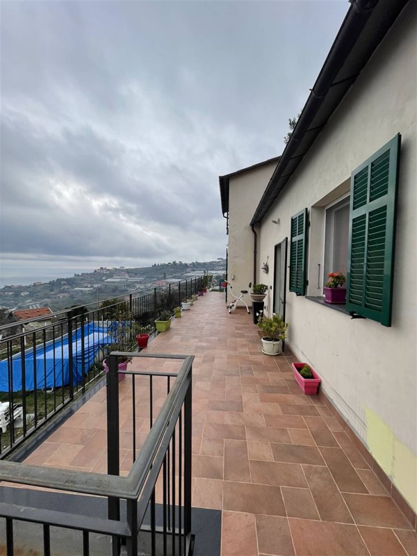 casa indipendente in vendita a Sanremo in zona Coldirodi