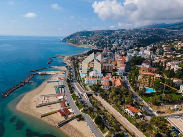 locale commerciale in vendita a Sanremo