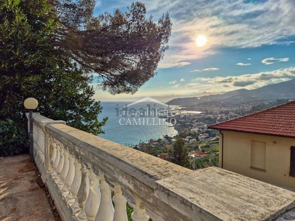 casa indipendente in vendita a Sanremo in zona Poggio