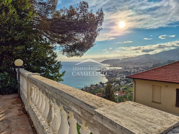 casa indipendente in vendita a Sanremo in zona Poggio