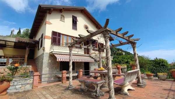 casa indipendente in vendita a Sanremo