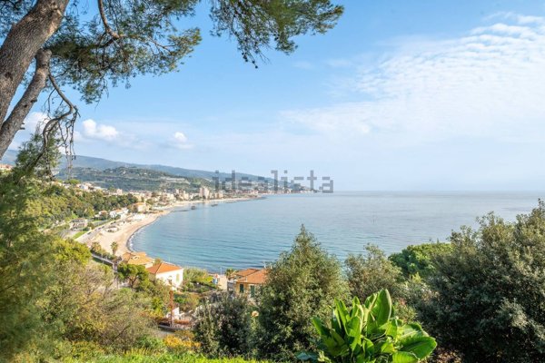 appartamento in vendita a Sanremo in zona Bussana