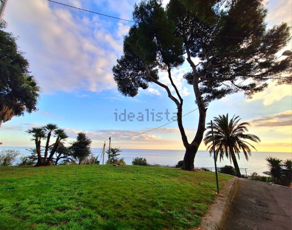 appartamento in vendita a Sanremo in zona Bussana