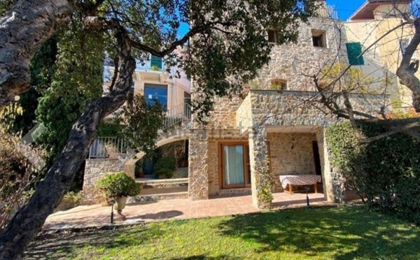 casa indipendente in vendita a Sanremo in zona Coldirodi