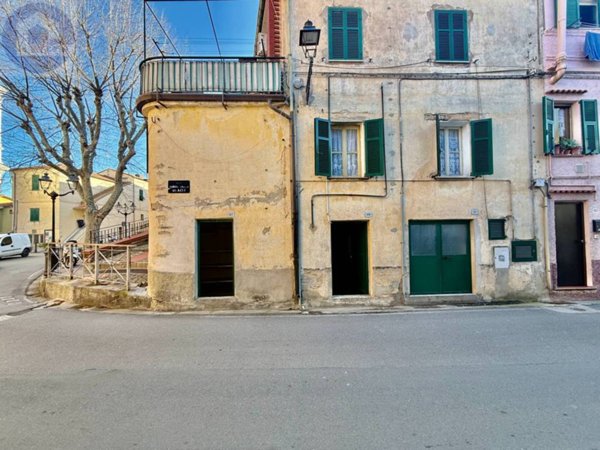 locale commerciale in vendita a Sanremo in zona Poggio