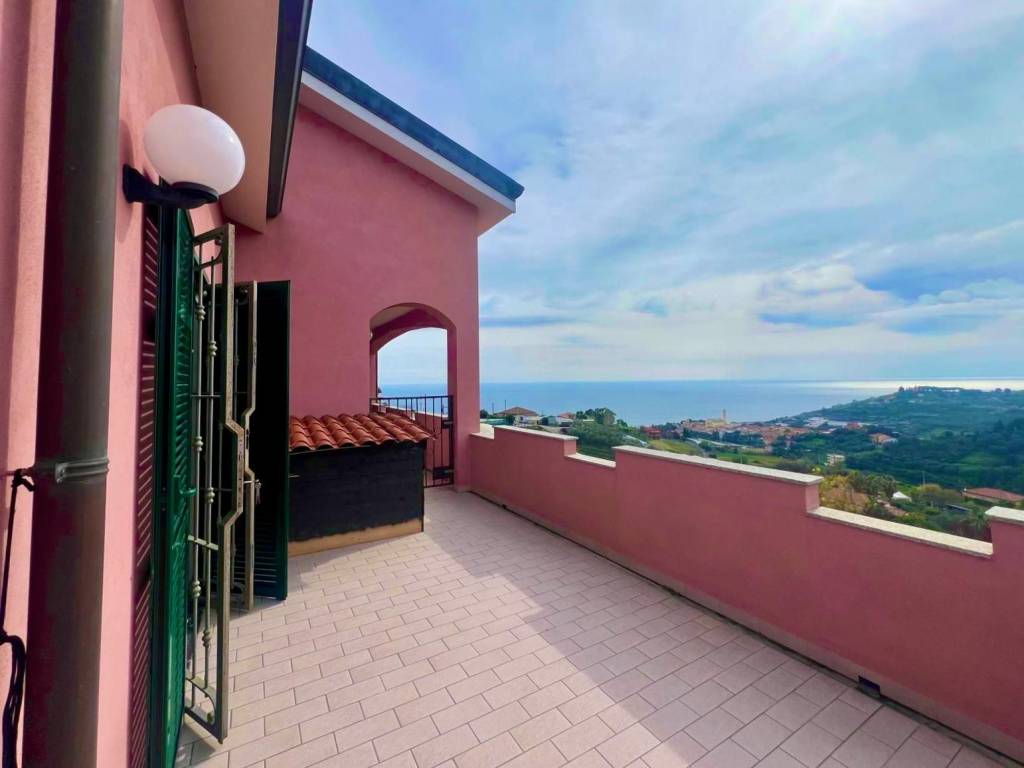 casa indipendente in vendita a Sanremo in zona Bussana