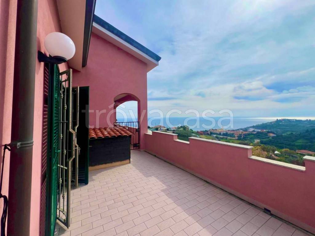 casa indipendente in vendita a Sanremo in zona Bussana