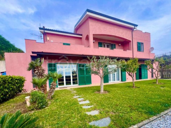casa indipendente in vendita a Sanremo in zona Bussana