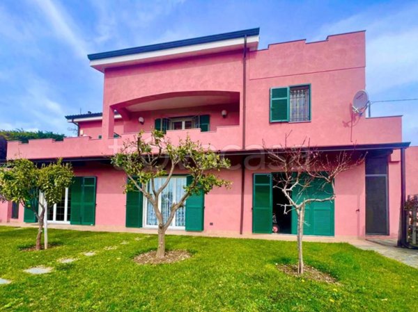 casa indipendente in vendita a Sanremo in zona Bussana