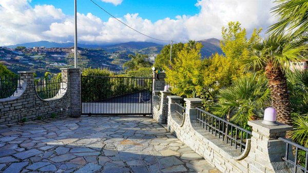 appartamento in vendita a Sanremo in zona Bussana