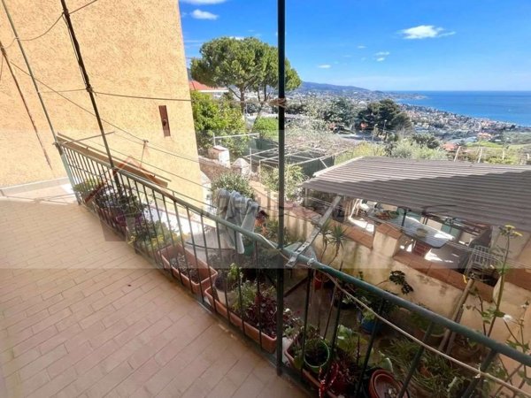 appartamento in vendita a Sanremo in zona Coldirodi