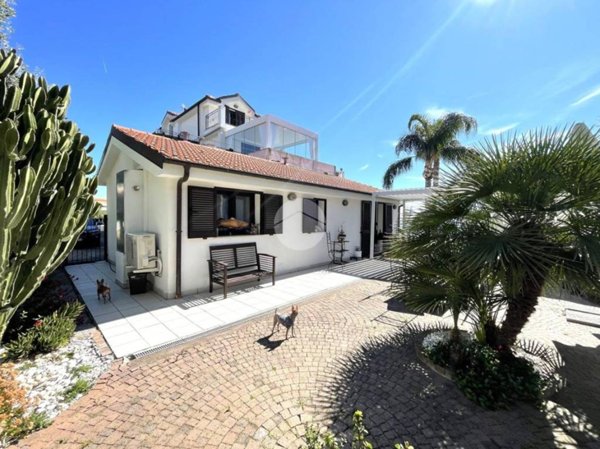casa indipendente in vendita a Sanremo
