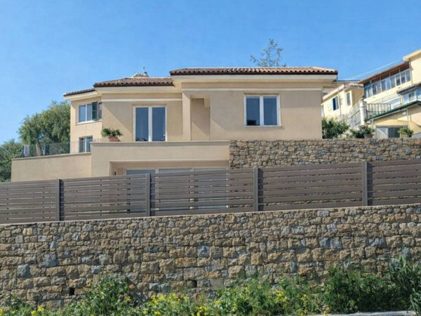 casa indipendente in vendita a Sanremo in zona Coldirodi