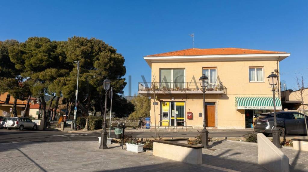 casa indipendente in vendita a Sanremo in zona Poggio