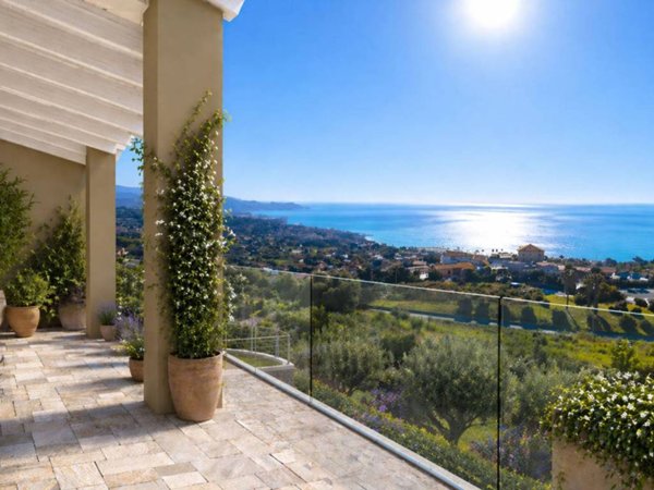 appartamento in vendita a Sanremo in zona Coldirodi