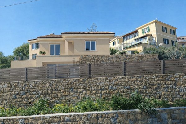 casa indipendente in vendita a Sanremo in zona Coldirodi