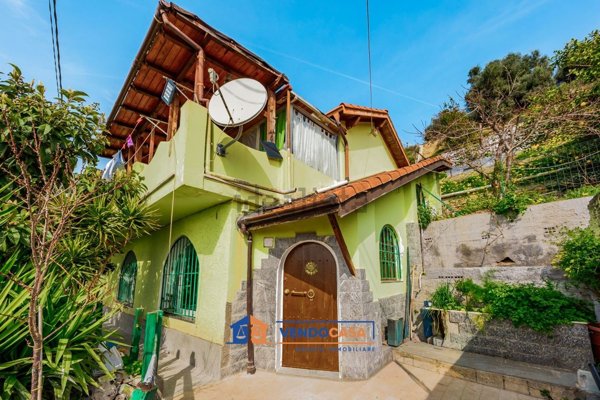 casa indipendente in vendita a Sanremo in zona San Romolo