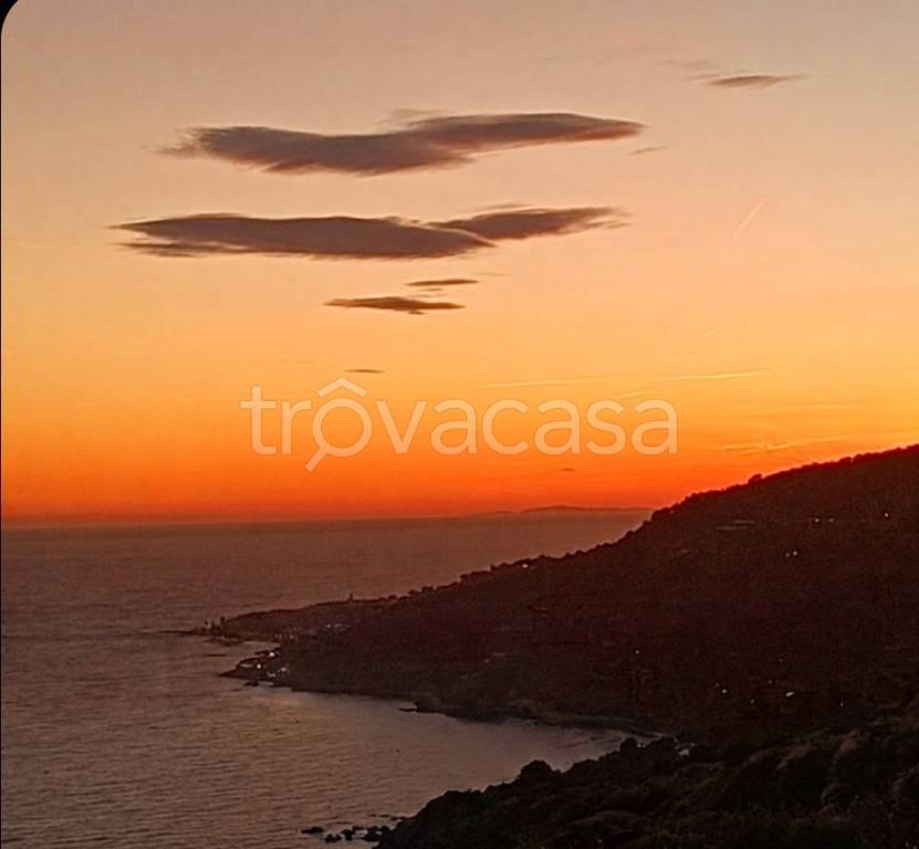 casa indipendente in vendita a Sanremo in zona Coldirodi